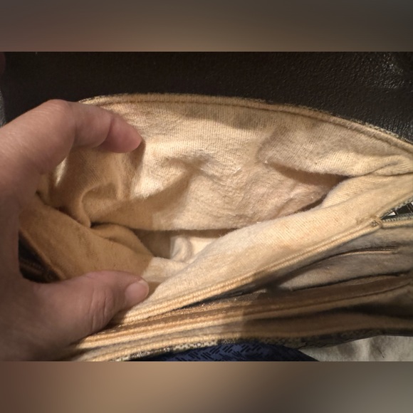 ❌❌SOLD ON FB❌❌Vintage Gucci Crossbody - Picture 8 of 17